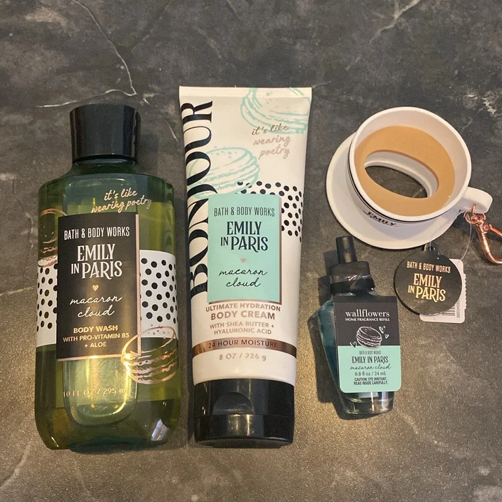 Bath & Body Works Emily In Paris Macaron Cloud Gift Set